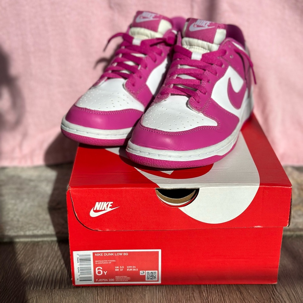 Fuchsia Nike Dunks- with box- 6youth/ 7.5 women’s
